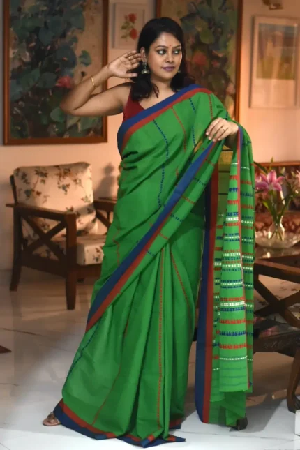 Deep_green_begumpuri_cotton_saree_SABGGR001_featured