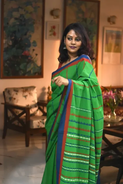 Deep_green_begumpuri_cotton_saree_SABGGR001_gallery_1