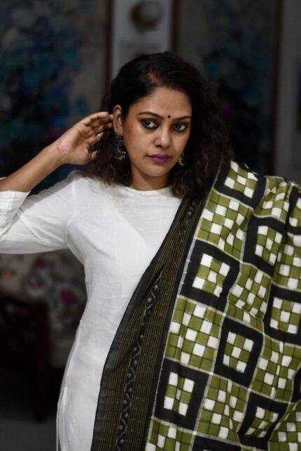 handwoven_double_ikkat_cotton_dupatta_DUIKGR001_gallery_1