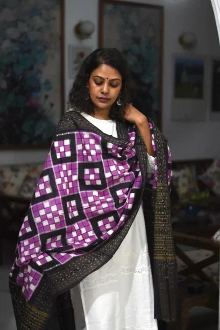 handwoven_double_ikkat_cotton_dupatta_DUIKPI001_gallery_1